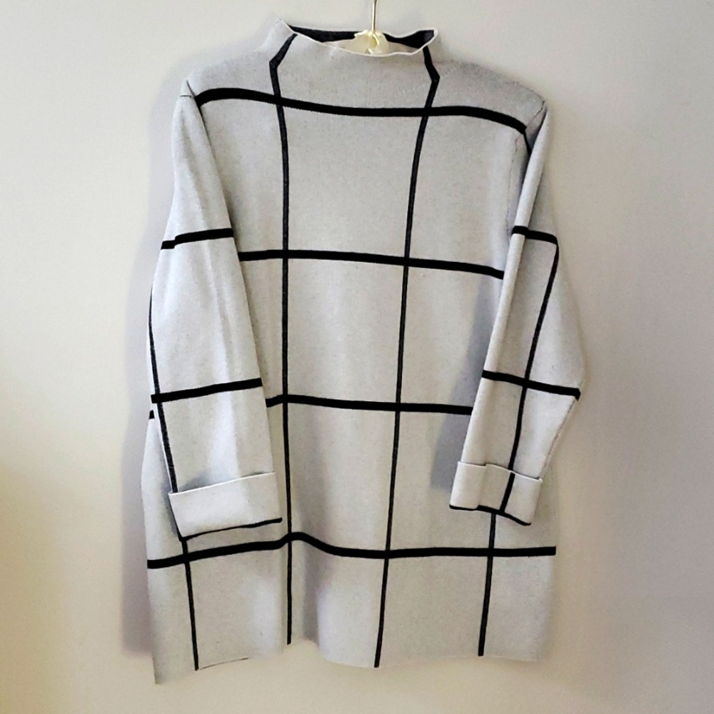 TAHARI - Women's sweater (Lg)